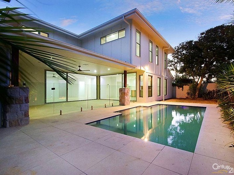 8 Lapoinya Crescent, Warana QLD 4575