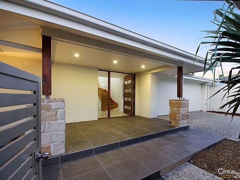 8 Lapoinya Crescent, Warana QLD 4575