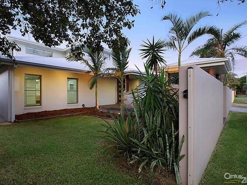 8 Lapoinya Crescent, Warana QLD 4575