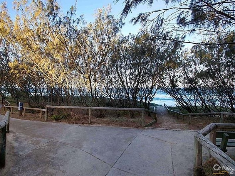 8 Lapoinya Crescent, Warana QLD 4575