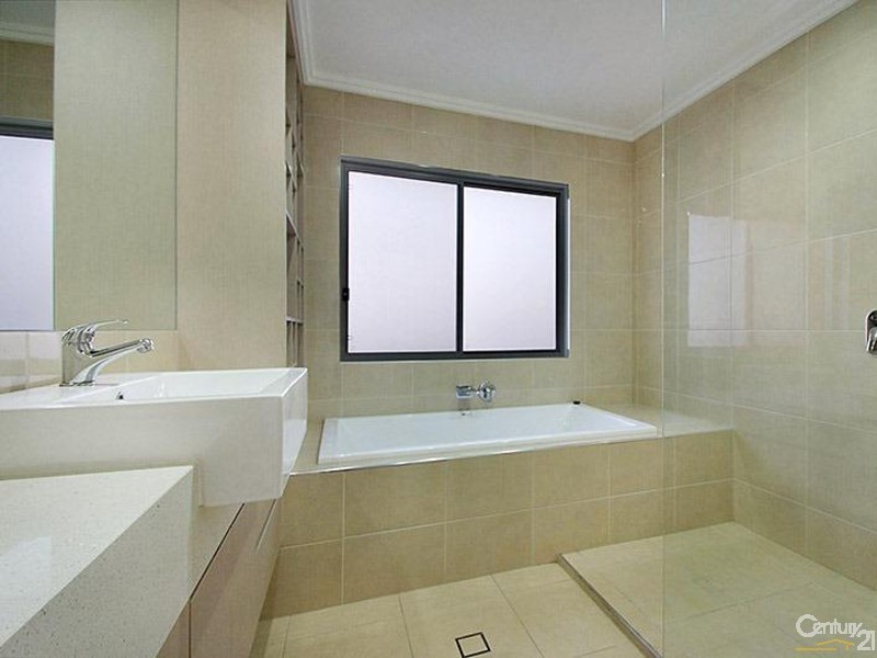 8 Lapoinya Crescent, Warana QLD 4575