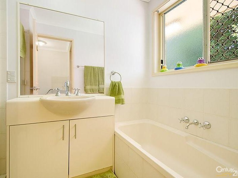 2 Oxford Close, Sippy Downs QLD 4556