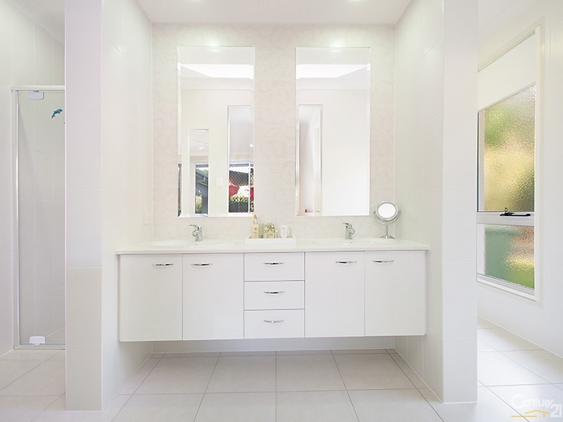 1 Forest Pines Boulevard, Forest Glen QLD 4556