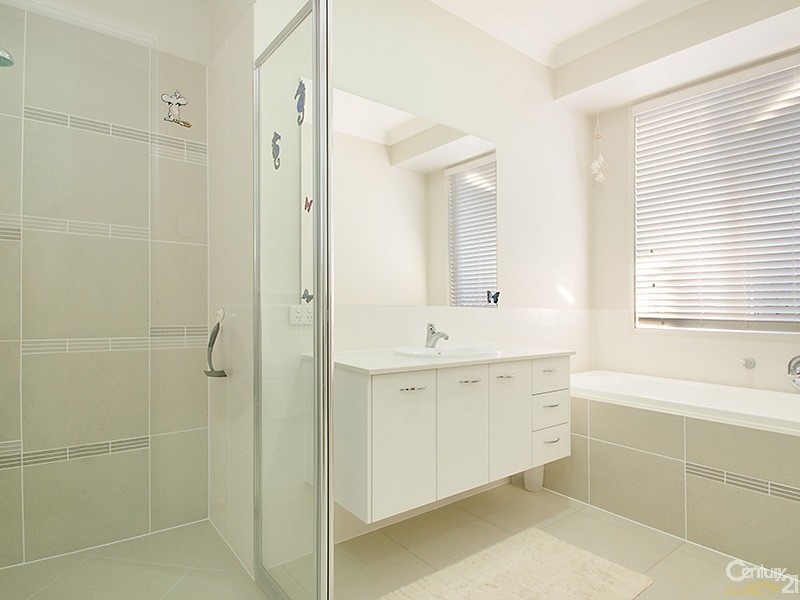 1 Forest Pines Boulevard, Forest Glen QLD 4556