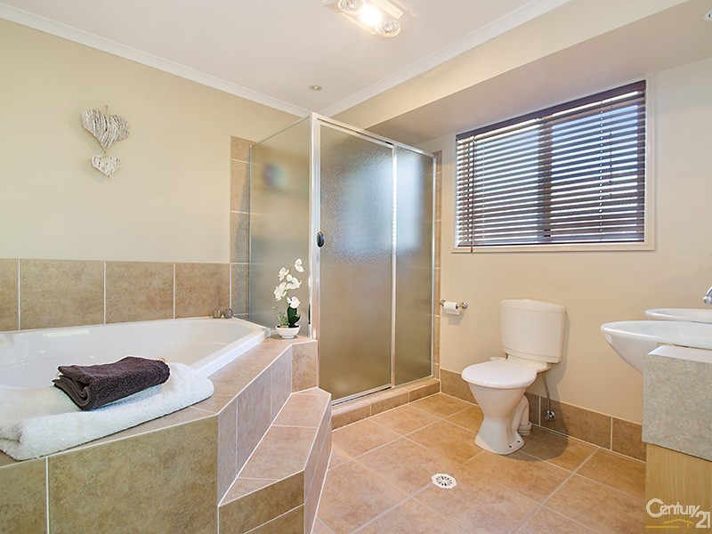 18 Sailfish Drive, Mountain Creek QLD 4557