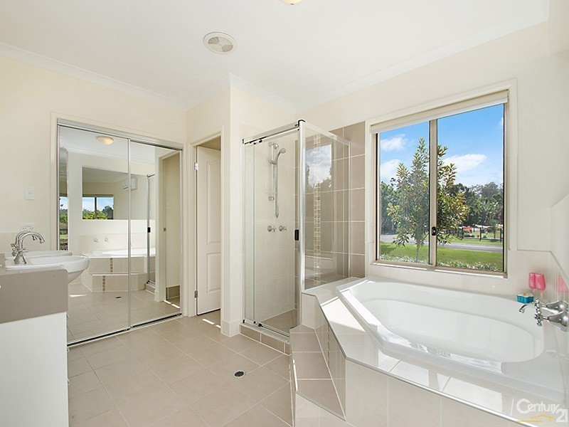 28 Maddock Avenue, Mooloolah Valley QLD 4553