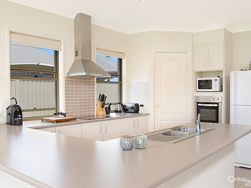 28 Maddock Avenue, Mooloolah Valley QLD 4553