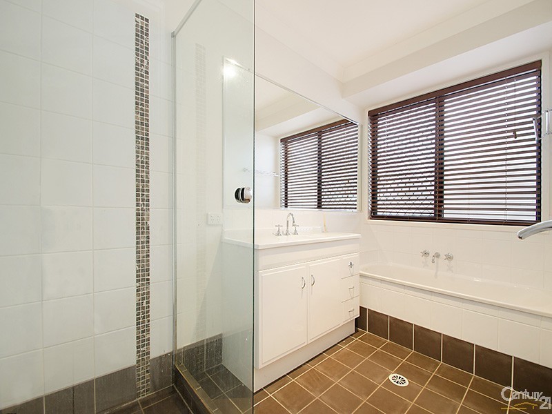 2 Pompano Court, Mountain Creek QLD 4557