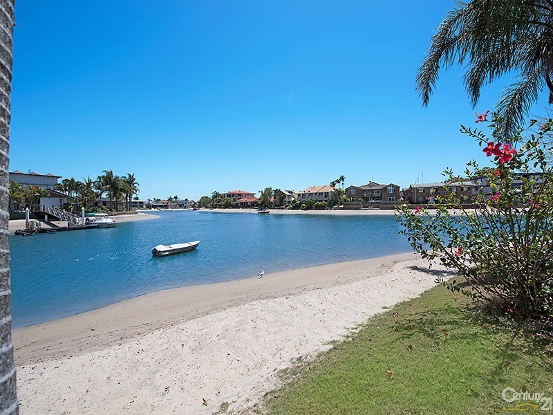 2/18 Akeringa Place, Mooloolaba QLD 4557