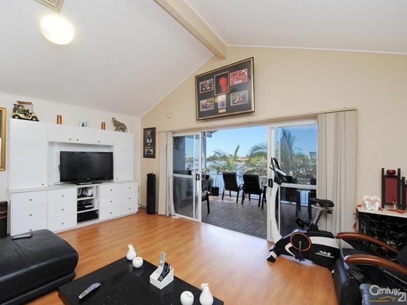 3/12 Carrothool Place, Mooloolaba QLD 4557