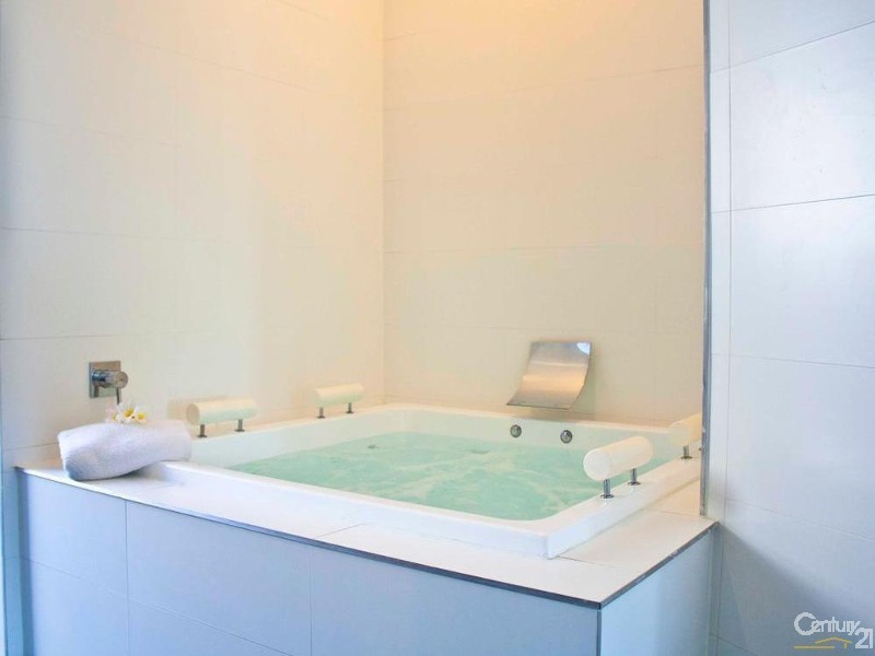 17 Crystal Waves Place, Alexandra Headland QLD 4572