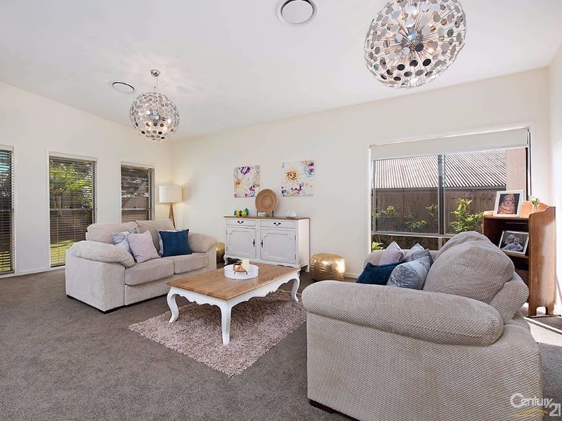 6 Sea Eagle Place, Forest Glen QLD 4556