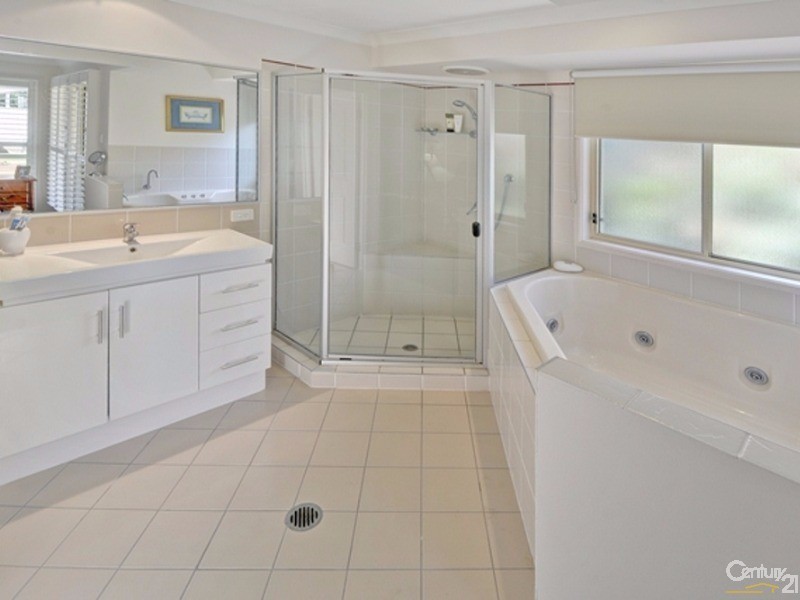 2 Manor Lane, Buderim QLD 4556