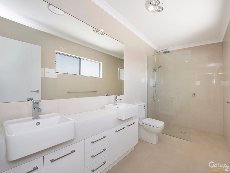 3 Petrel Crescent, Mountain Creek QLD 4557