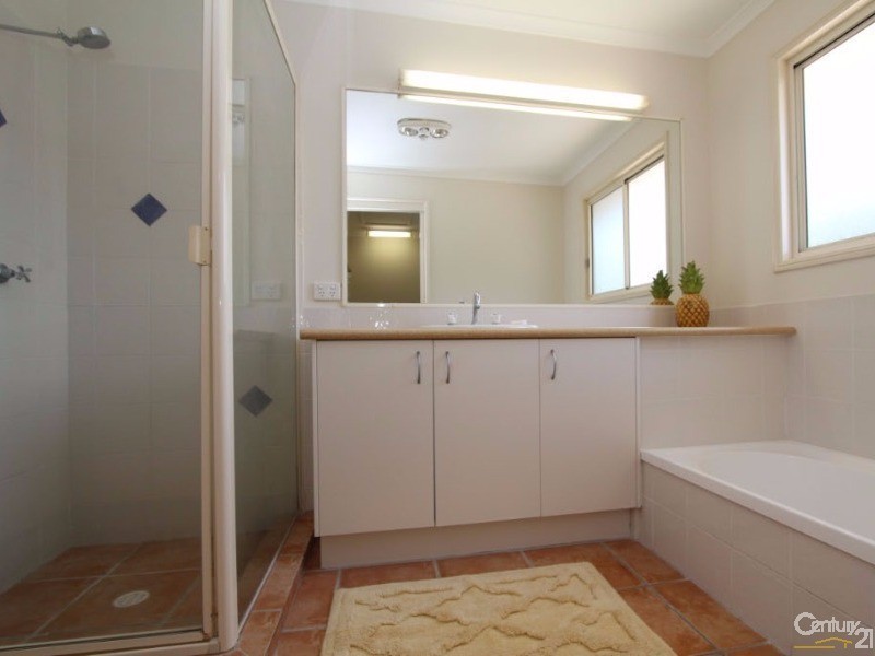 11 Vivian Street, Highworth QLD 4560