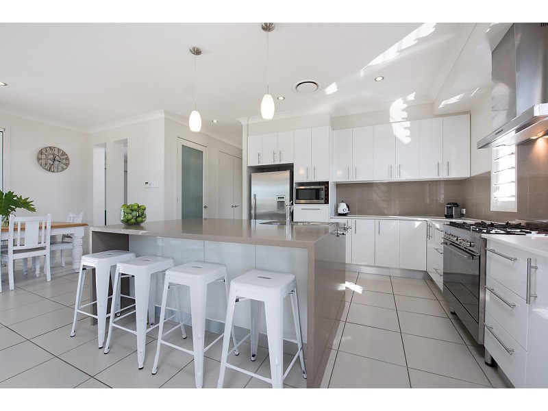 8 Cockatoo Crescent, Forest Glen QLD 4556