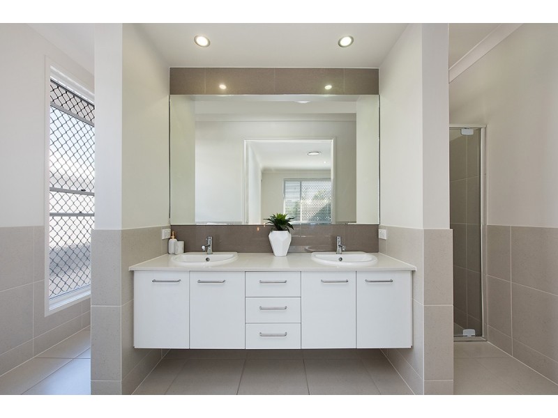 8 Cockatoo Crescent, Forest Glen QLD 4556