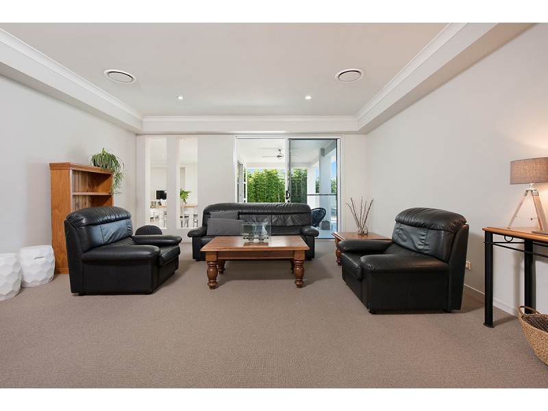 8 Cockatoo Crescent, Forest Glen QLD 4556