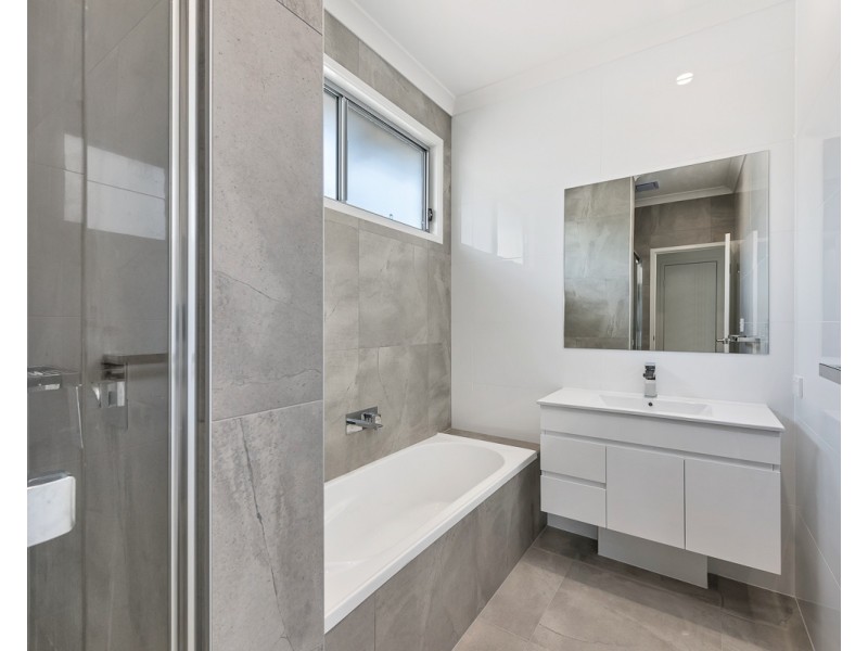 1/8  Golf Street, Buderim QLD 4556