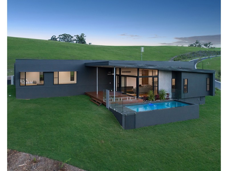 143  Kingfisher Crescent, Palmview QLD 4553