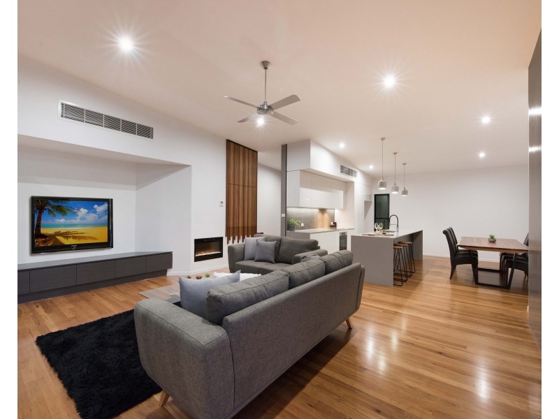 143  Kingfisher Crescent, Palmview QLD 4553