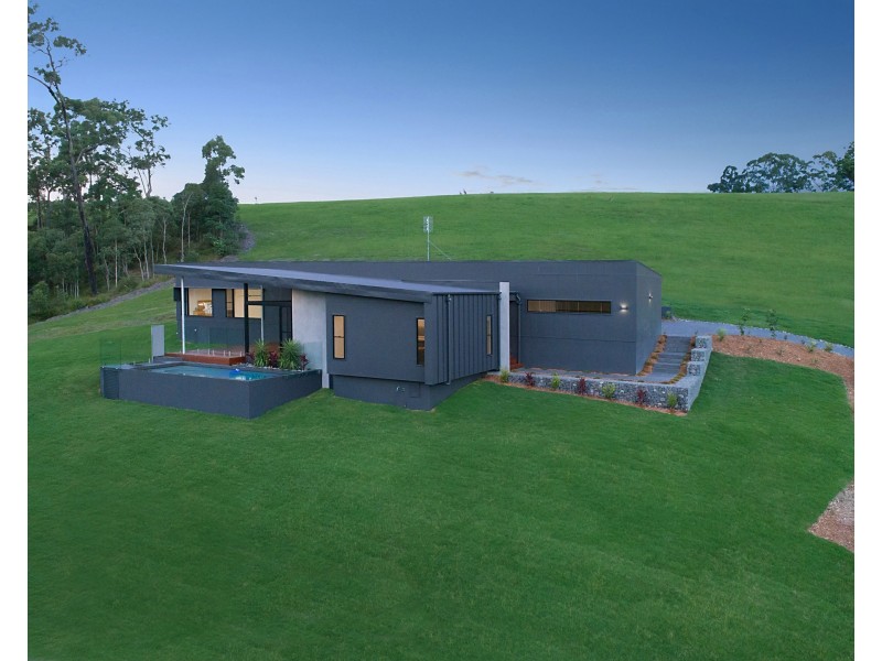 143  Kingfisher Crescent, Palmview QLD 4553