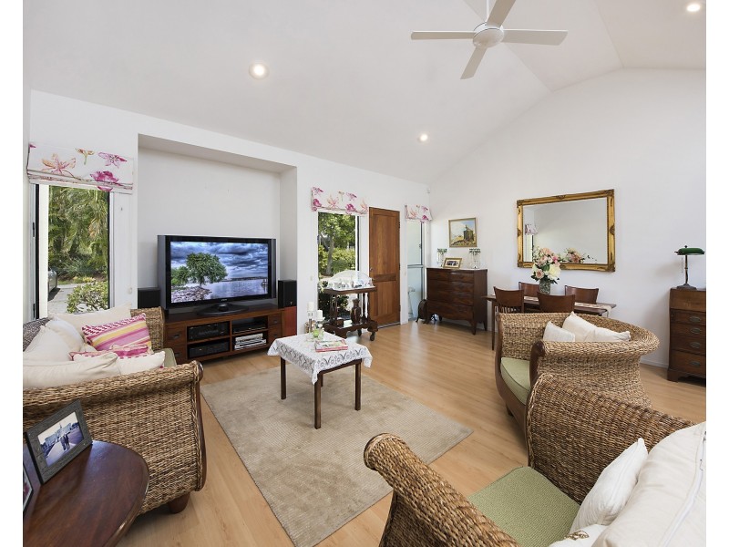 161/2  Grand Parade, Parrearra QLD 4575