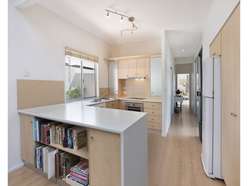 161/2  Grand Parade, Parrearra QLD 4575