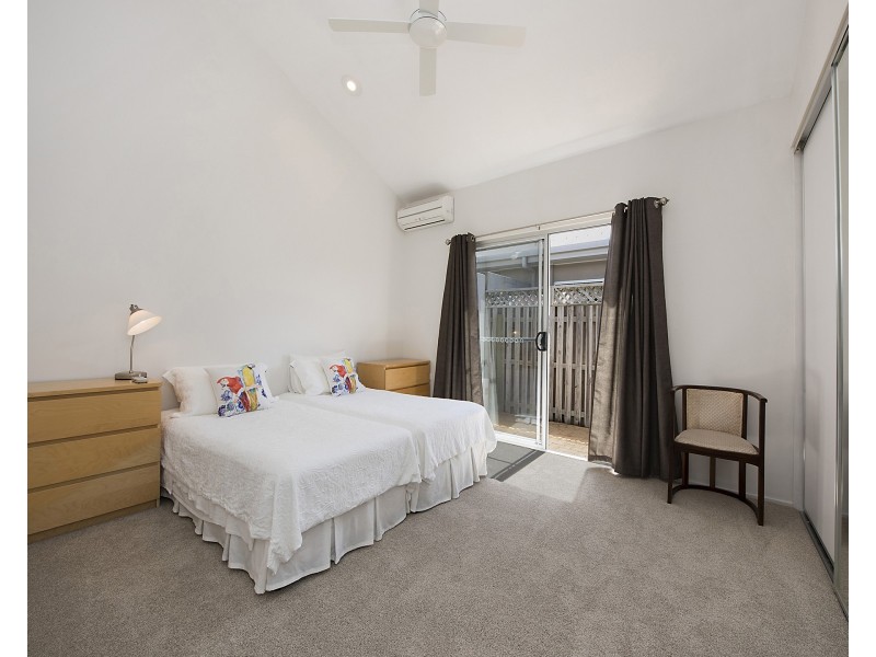 161/2  Grand Parade, Parrearra QLD 4575