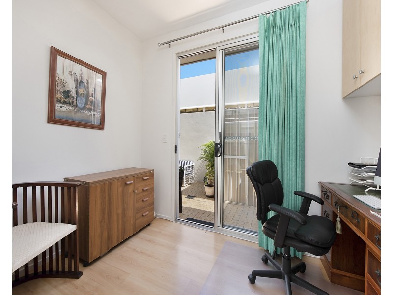 161/2  Grand Parade, Parrearra QLD 4575