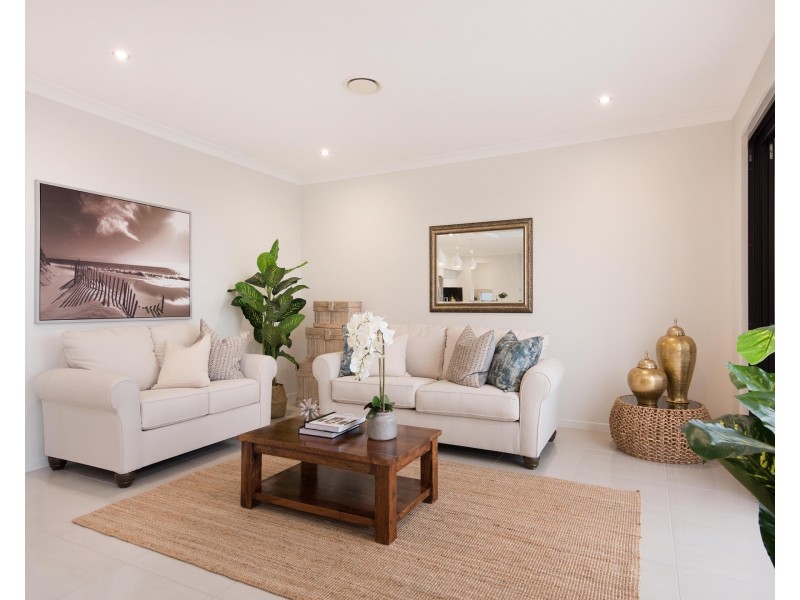 16 Renoso Place, Little Mountain QLD 4551