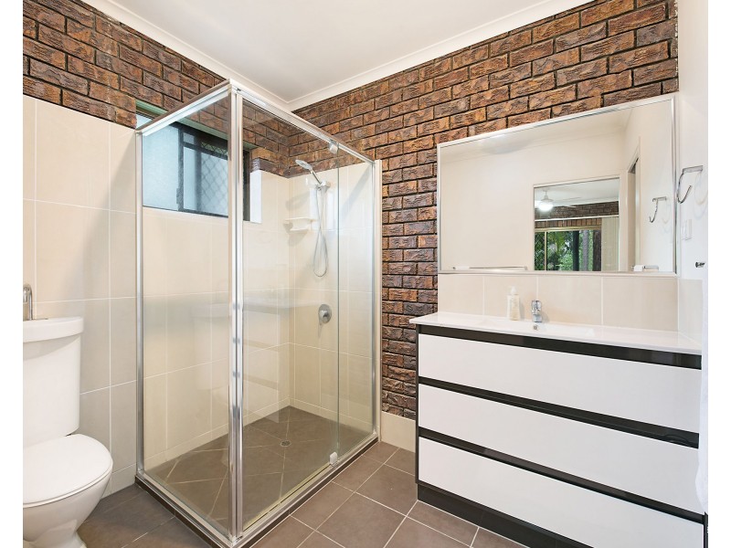 49 Railway Parade, Glass House Mountains QLD 4518