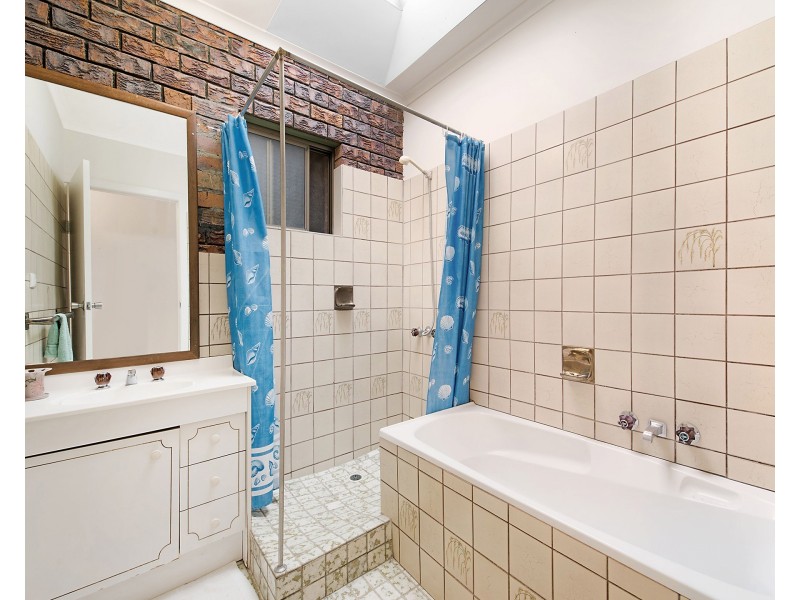 49 Railway Parade, Glass House Mountains QLD 4518