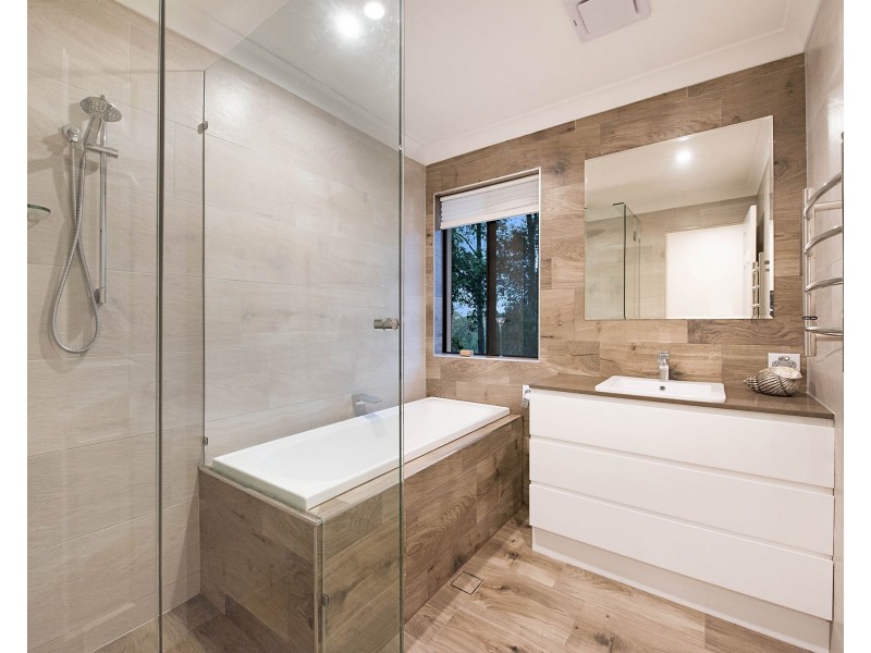 35 Kirsty Drive, Tanawha QLD 4556