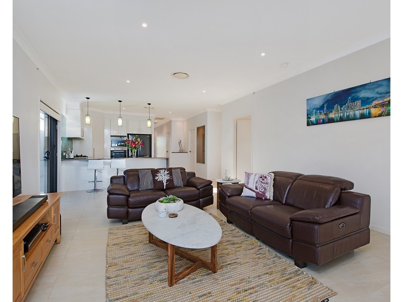 15 Robur Crescent, Mountain Creek QLD 4557