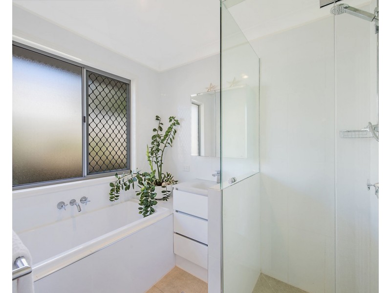 8 Greenway Place, Mountain Creek QLD 4557