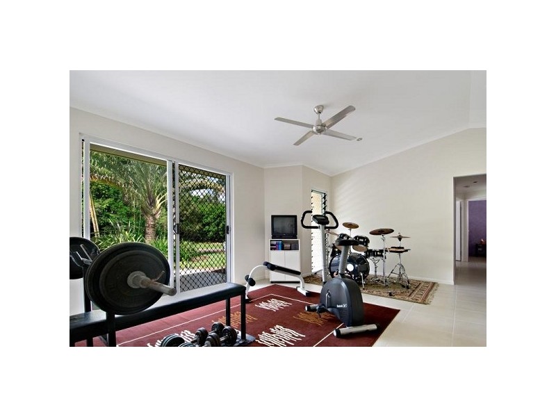 1 Whipbird Place, Glenview QLD 4553