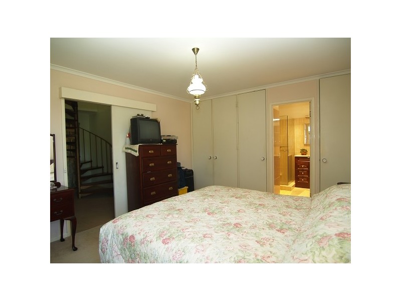 9 GROUNDS STREET, Yeronga QLD 4104