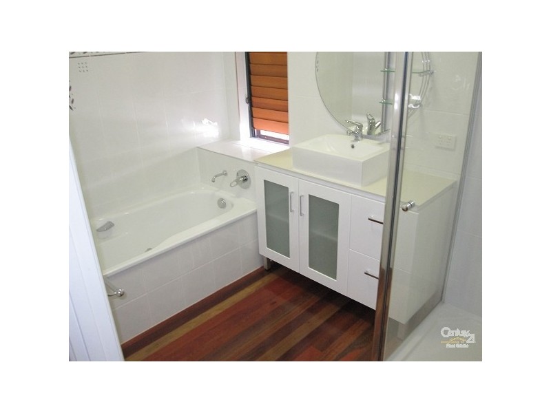 1-4 /19 CRAUFORD STREET, West End QLD 4810