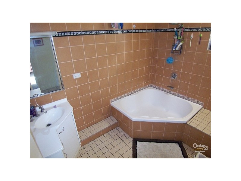 31 FRANK ST, Kirwan QLD 4817