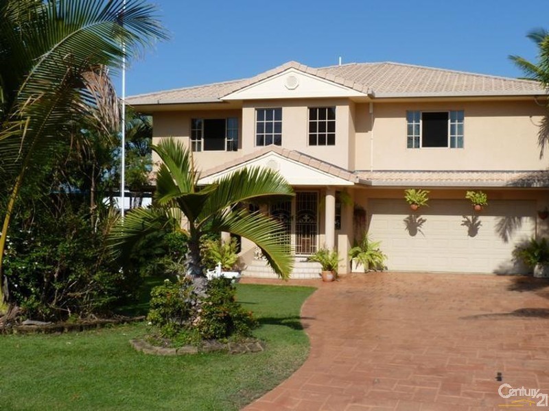 14 BAY STREET, Pallarenda QLD 4810