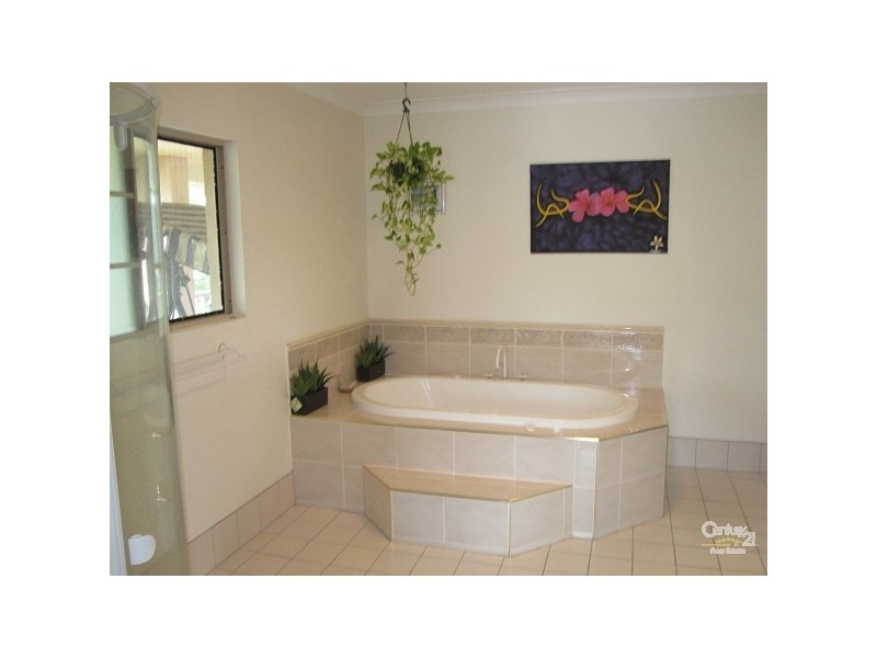 14 BAY STREET, Pallarenda QLD 4810