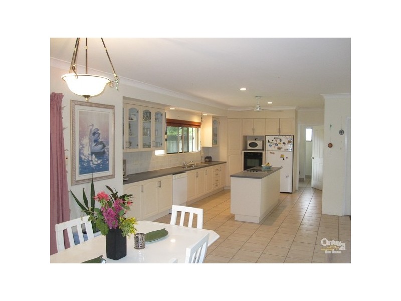 14 BAY STREET, Pallarenda QLD 4810