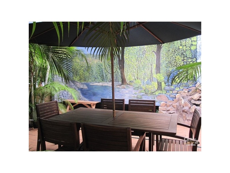 1 HUMPHREY ST, West End QLD 4810