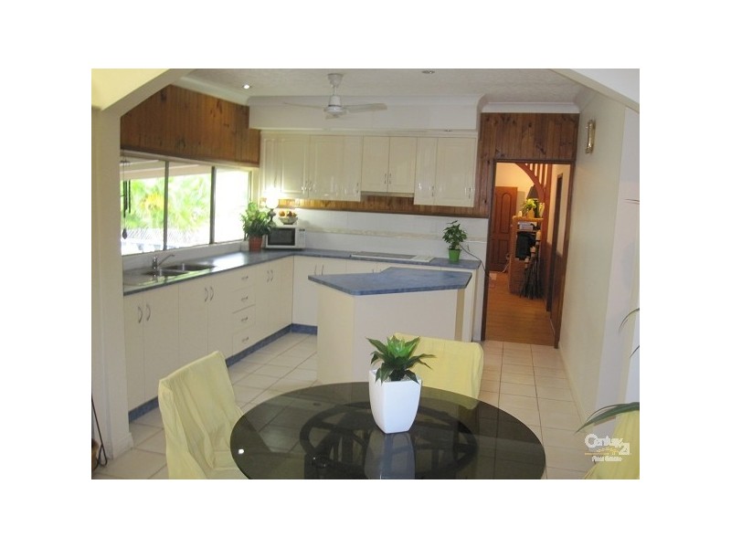 1 HUMPHREY ST, West End QLD 4810