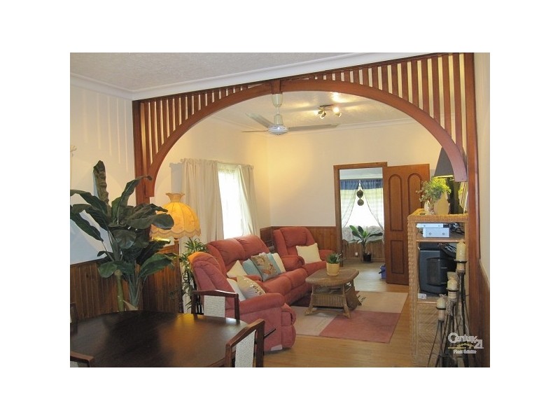 1 HUMPHREY ST, West End QLD 4810