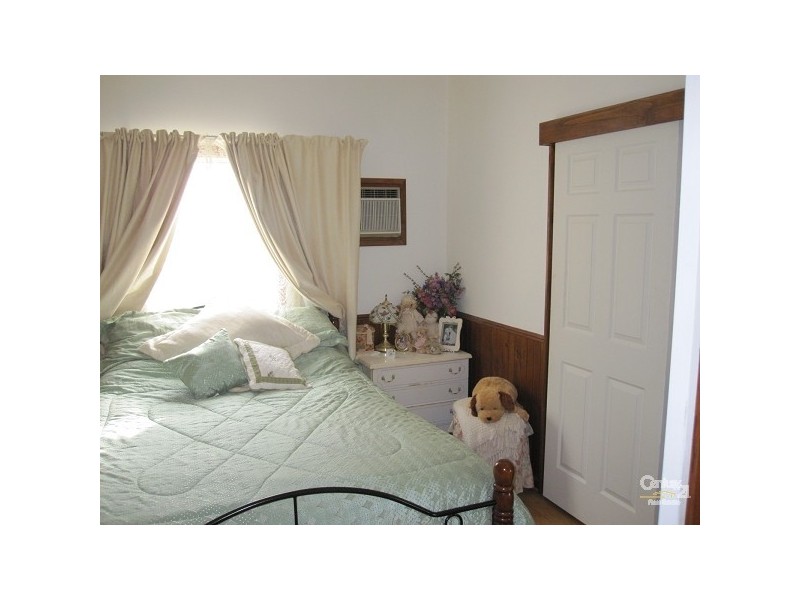 1 HUMPHREY ST, West End QLD 4810