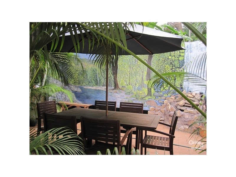 1 HUMPHREY ST, West End QLD 4810