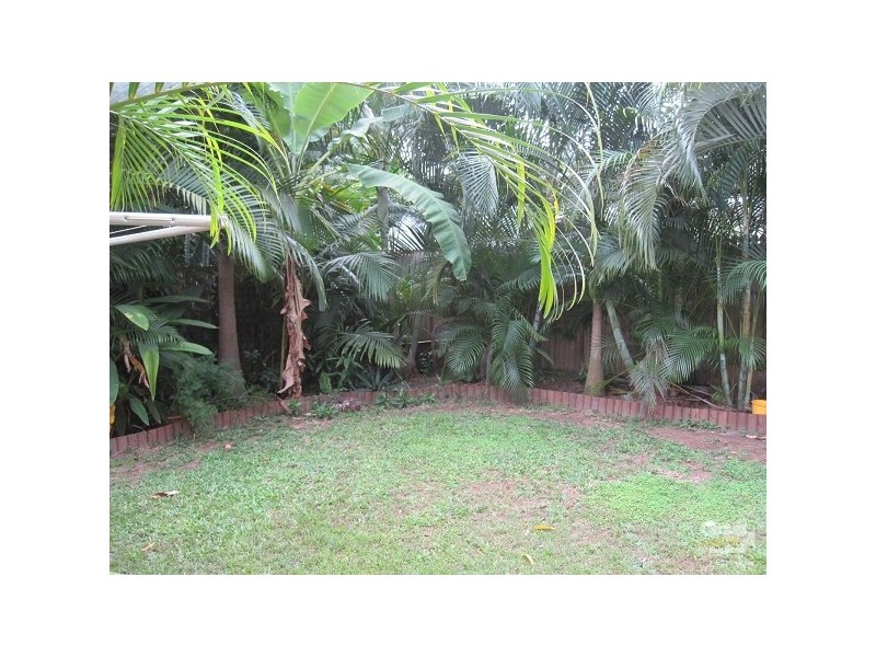 1 HUMPHREY ST, West End QLD 4810