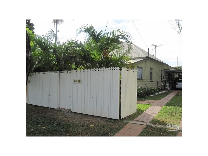 1 HUMPHREY ST, West End QLD 4810